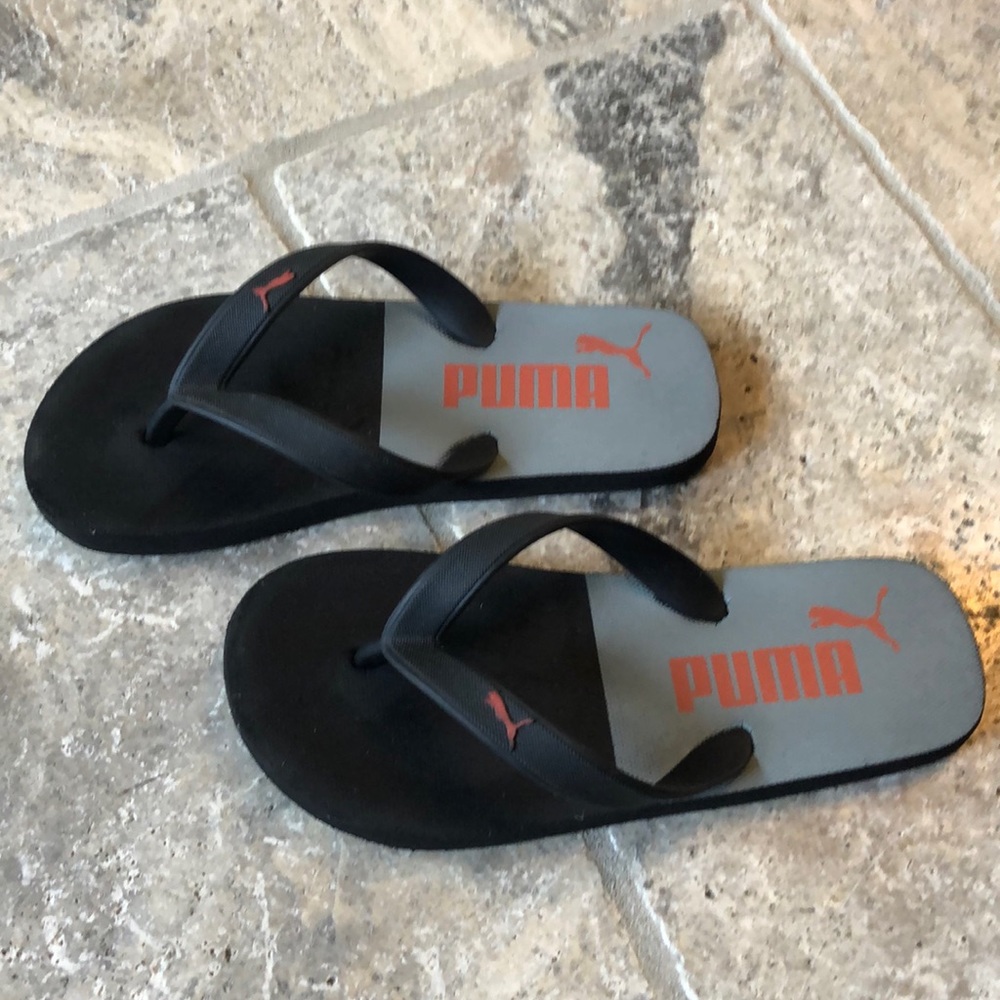 Puma boys flip flops size 3-4